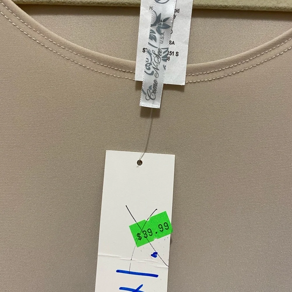 Come n See 1XL tan top new with tags, rounded neck, very flattering - Picture 5 of 10